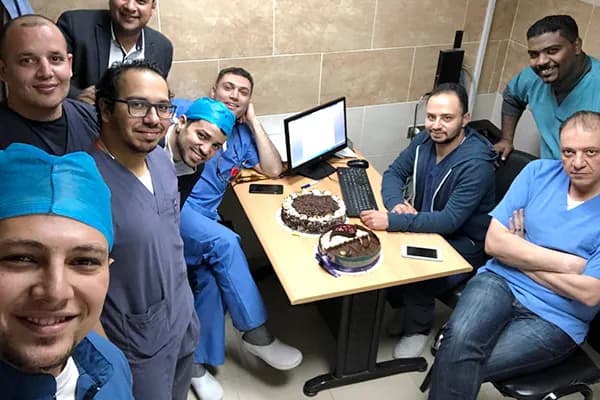 فريق معمل القسطرة في مناسبة احتفالية